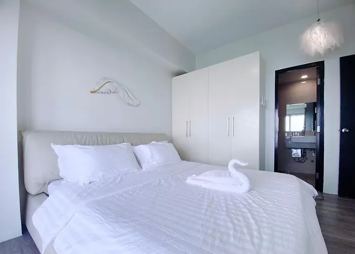 2br With Magnificent Bayview Garden View Near Okada, Solaire, Airports, Free Parking * Manila